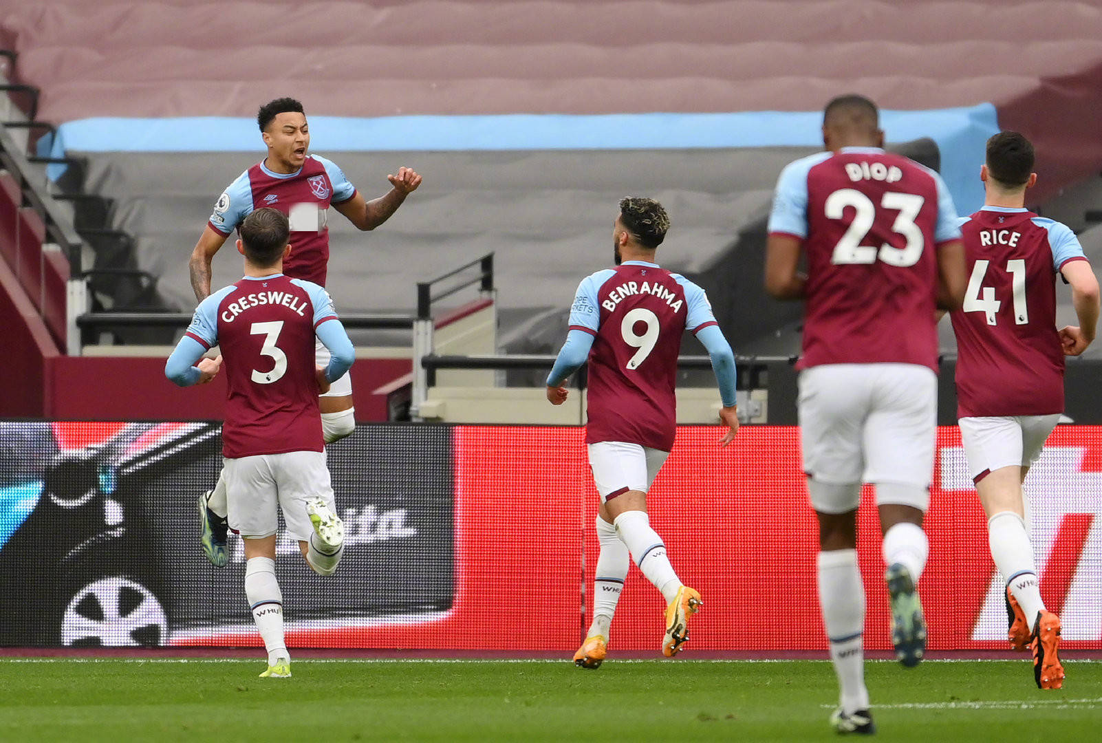 还凸显了他 还凸显了他